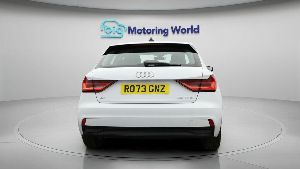 Audi A1 Technik White #6