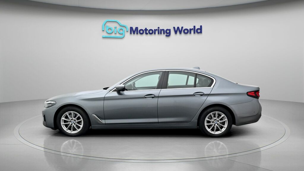 BMW 5 Series Se FV21YGF Blue #4