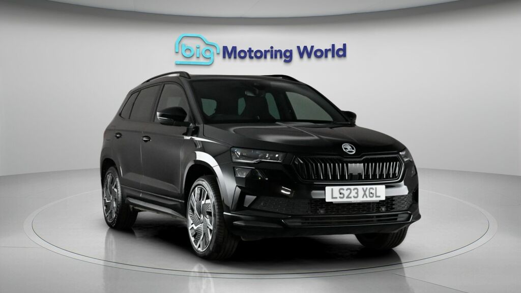 Skoda Karoq Sportline Black #2