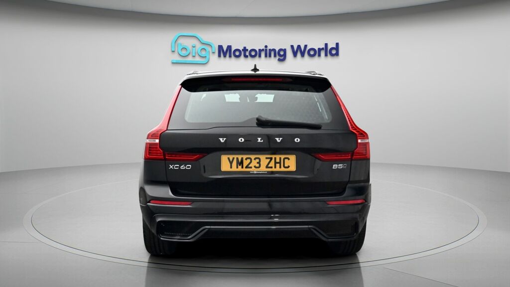 Volvo XC60 Plus Black #6