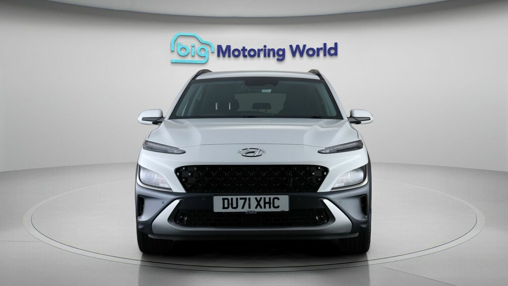 Hyundai Kona Premium White #2