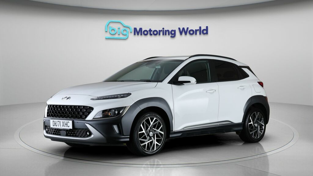 Hyundai Kona Premium White #3
