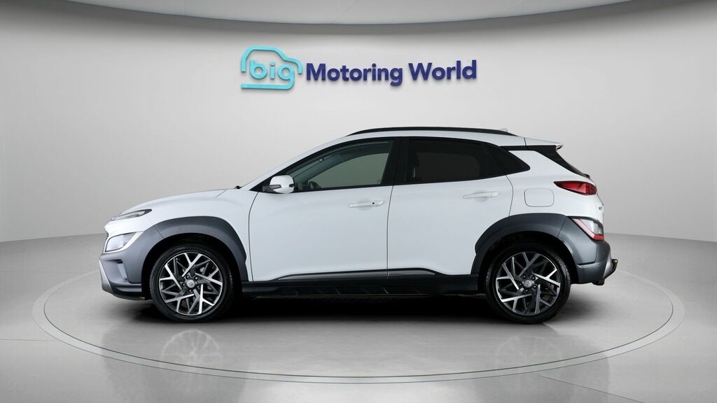 Hyundai Kona Premium White #4