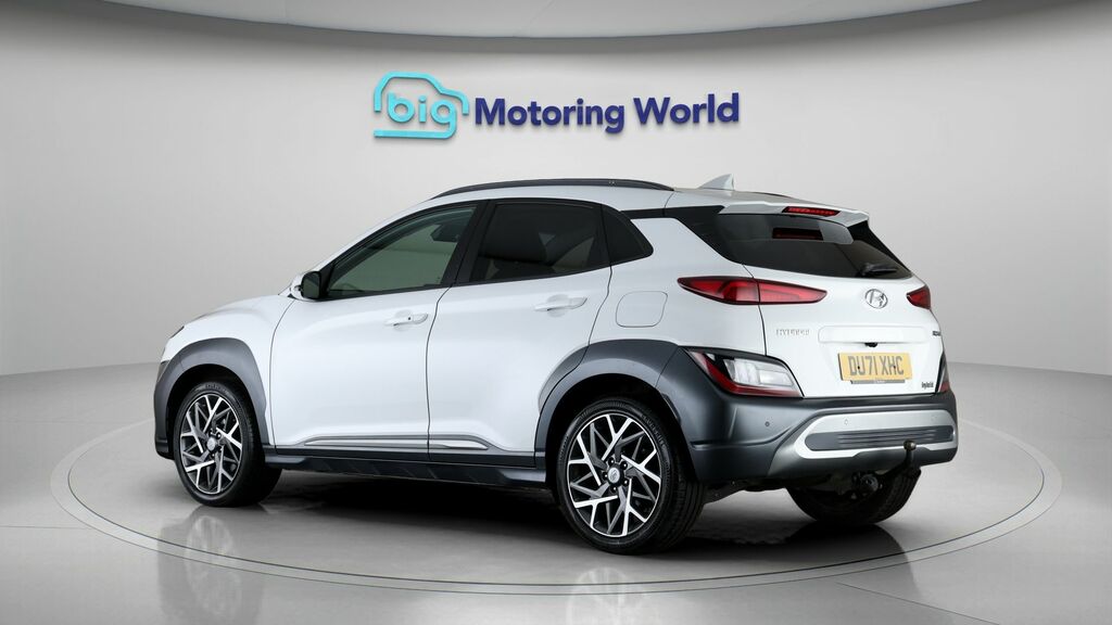 Hyundai Kona Premium White #5