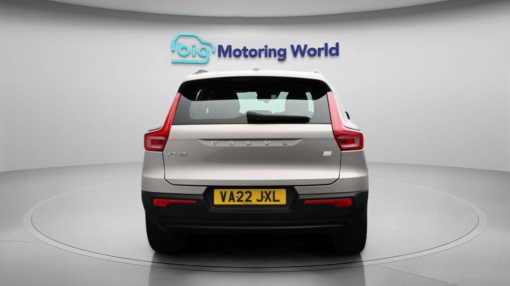 Volvo XC40 Plus Gold #6