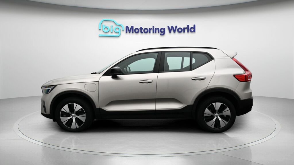 Volvo XC40 Plus Gold #4