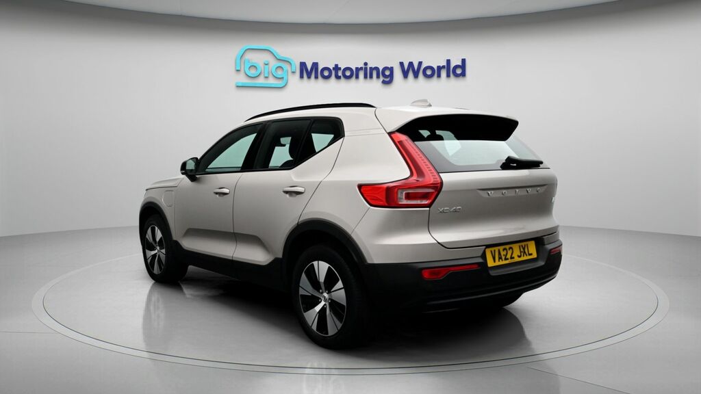 Volvo XC40 Plus Gold #5