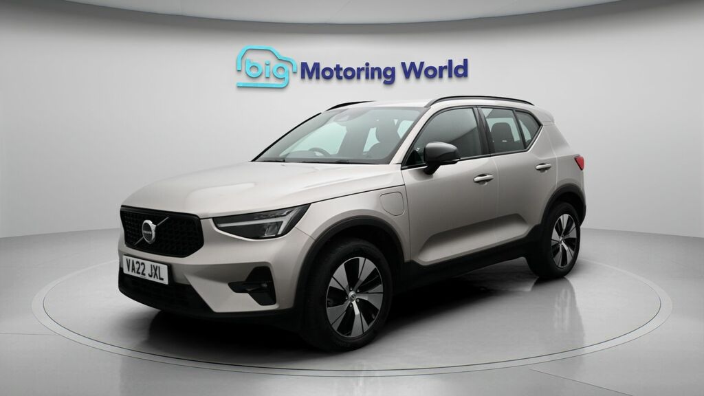 Volvo XC40 Plus Gold #3