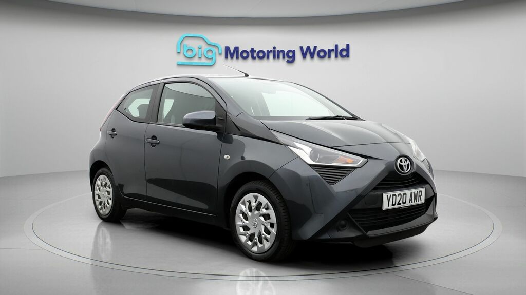 Toyota Aygo X X-play Grey