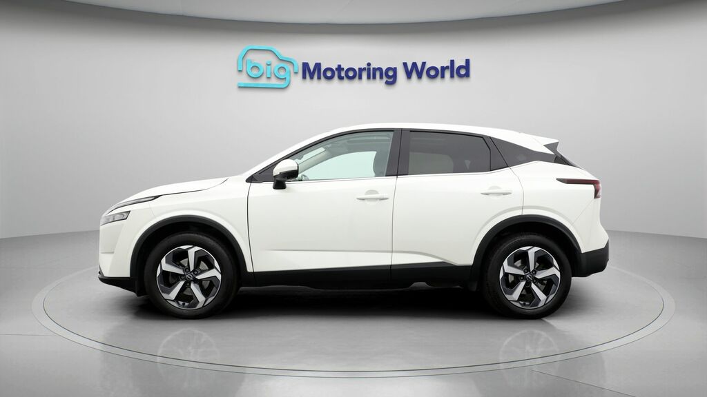 Nissan Qashqai N-connecta MC73OJN White #4