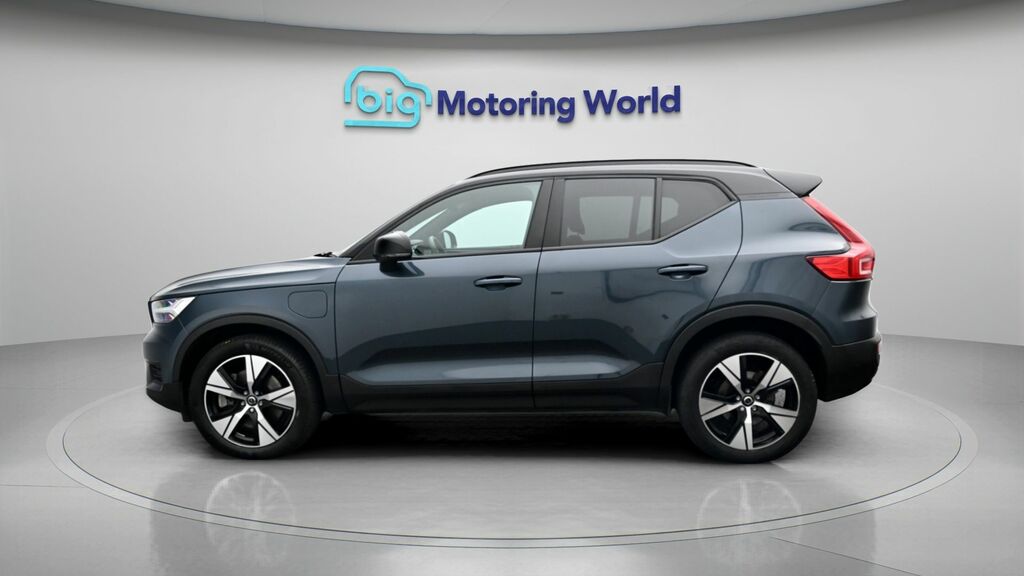 Volvo XC40 Plus Blue #4