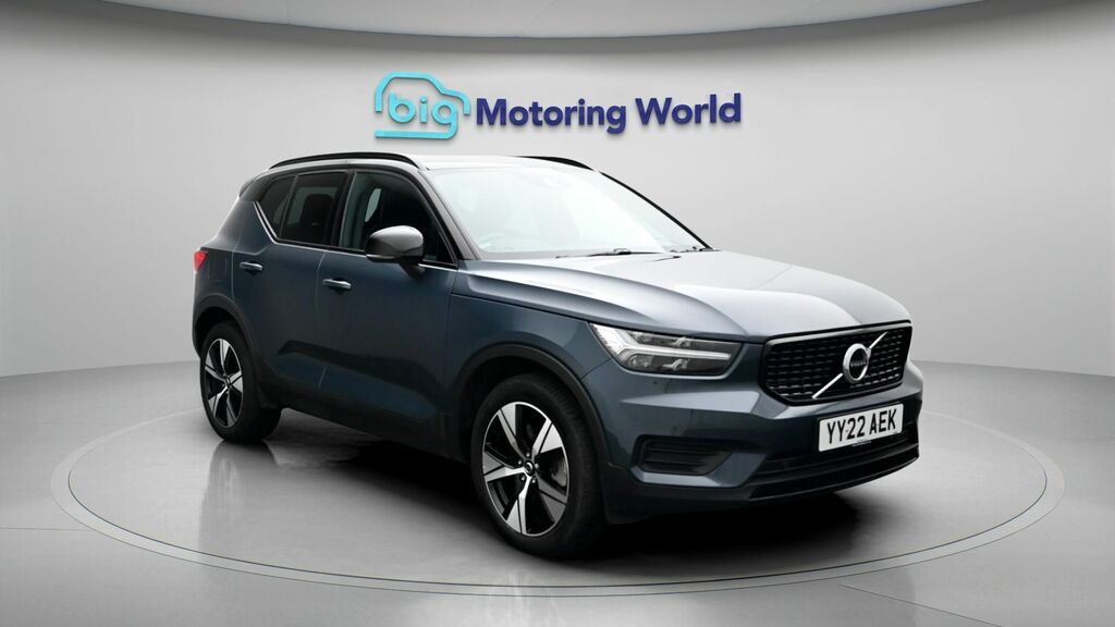 Volvo XC40 Plus Blue