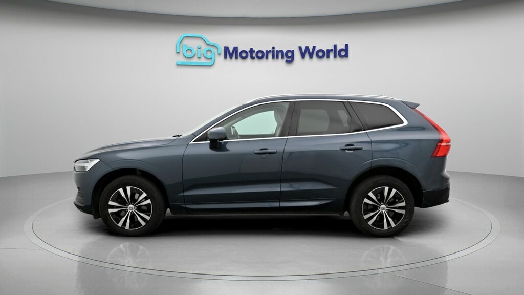Volvo XC60 Momentum DN21NZK Blue #4