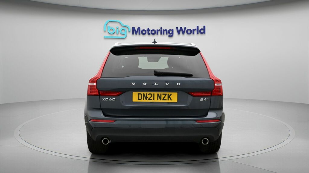 Volvo XC60 Momentum DN21NZK Blue #6