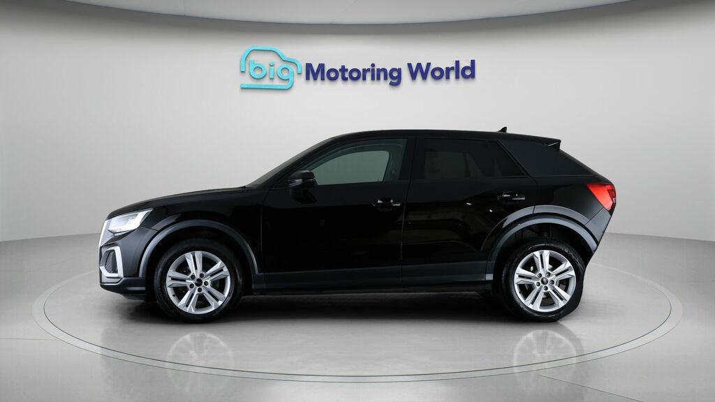 Audi Q2 Sport Black #4