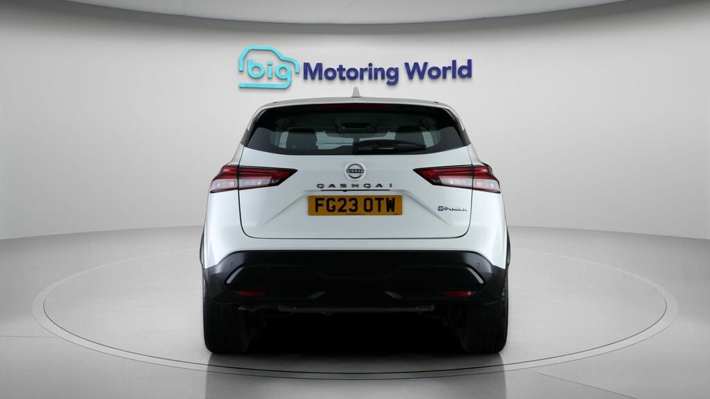 Nissan Qashqai Acenta Premium FG23OTW White #6