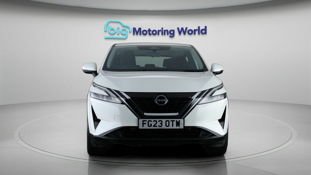 Nissan Qashqai Acenta Premium FG23OTW White #2