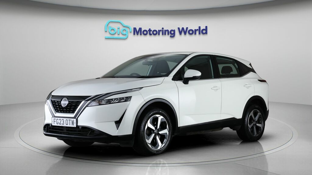 Nissan Qashqai Acenta Premium FG23OTW White #3