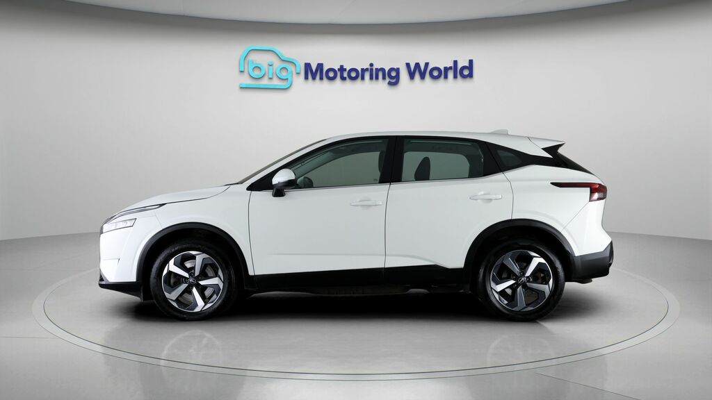 Nissan Qashqai Acenta Premium FG23OTW White #4