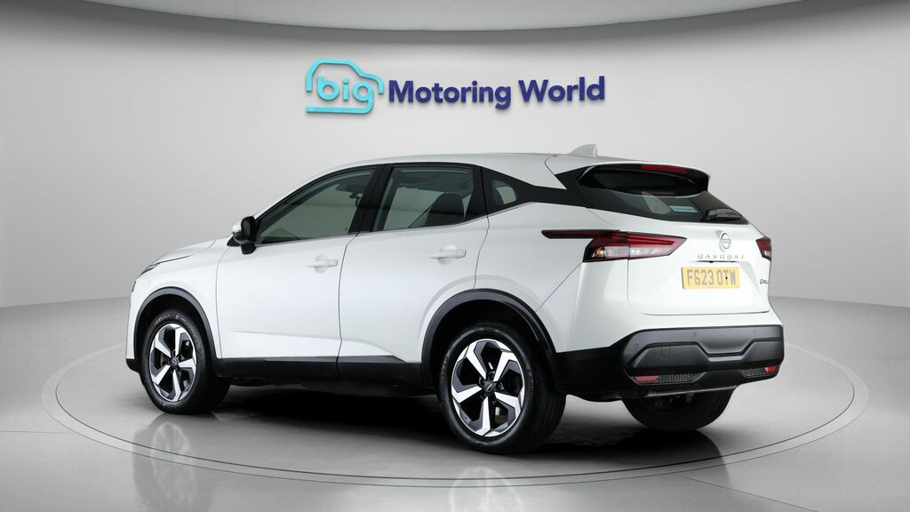 Nissan Qashqai Acenta Premium FG23OTW White #5