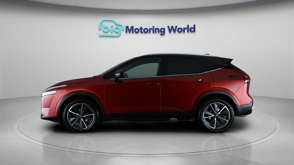 Nissan Qashqai Tekna Red #4