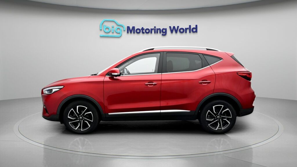 MG ZS Exclusive Red #4