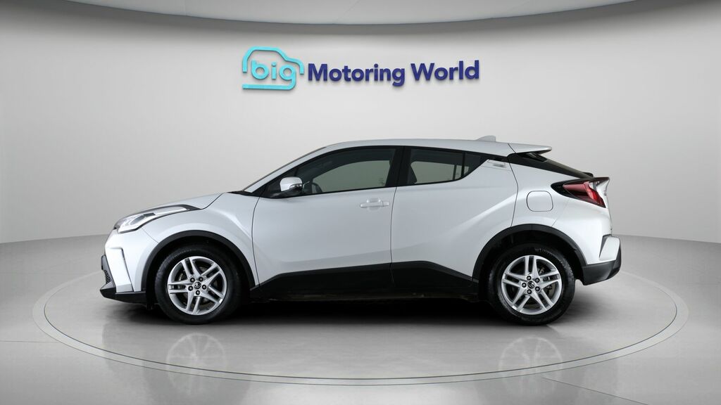 Toyota C-Hr Icon White #4