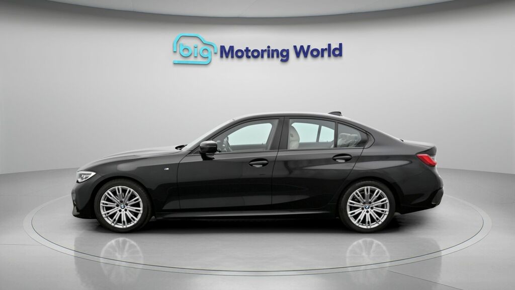 BMW 3 Series M Sport WN69YSV Black #4