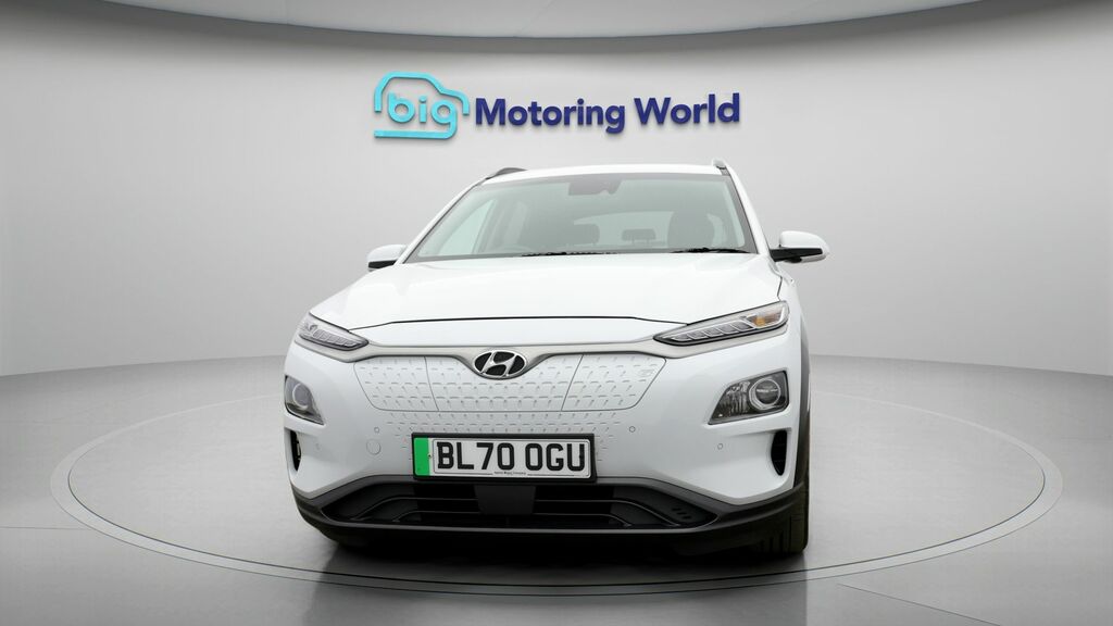 Hyundai Kona Premium White #2