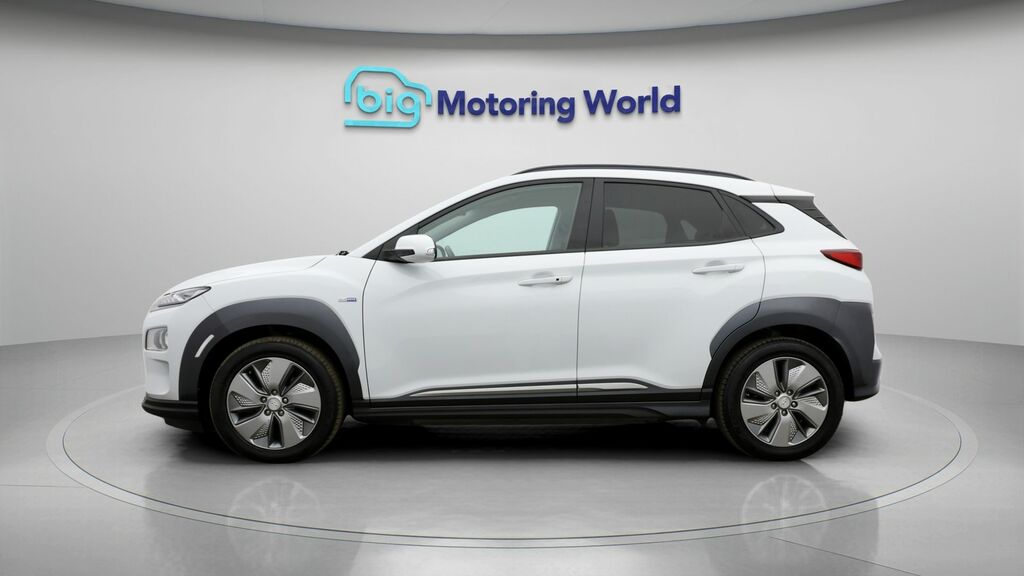 Hyundai Kona Premium White #4
