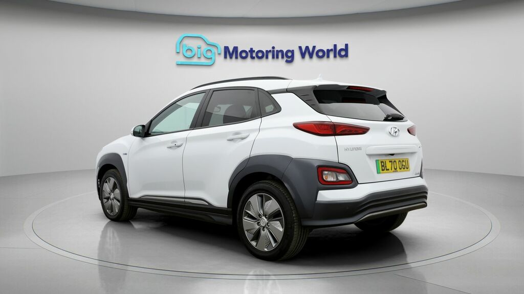 Hyundai Kona Premium White #5