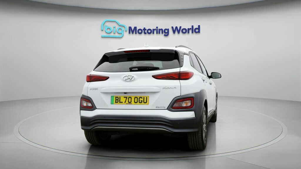 Hyundai Kona Premium White #6