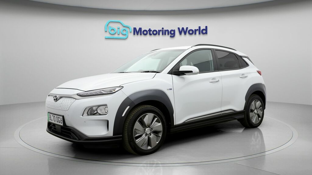 Hyundai Kona Premium White #3