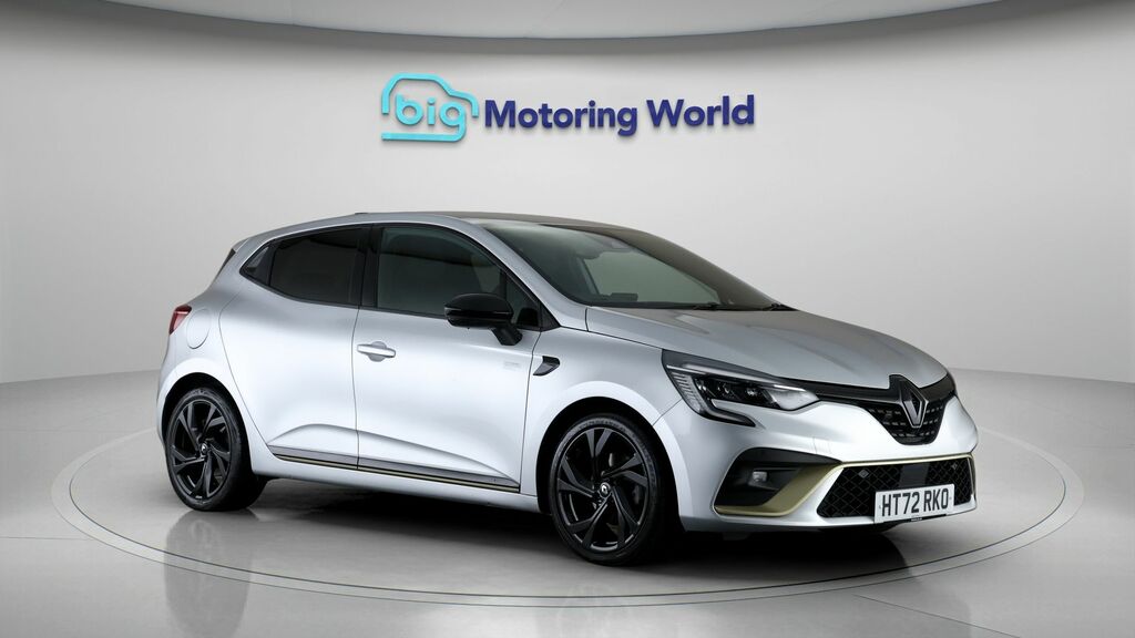 Renault Captur E-tech Engineered Silver
