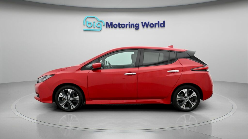 Nissan Leaf Tekna Red #4