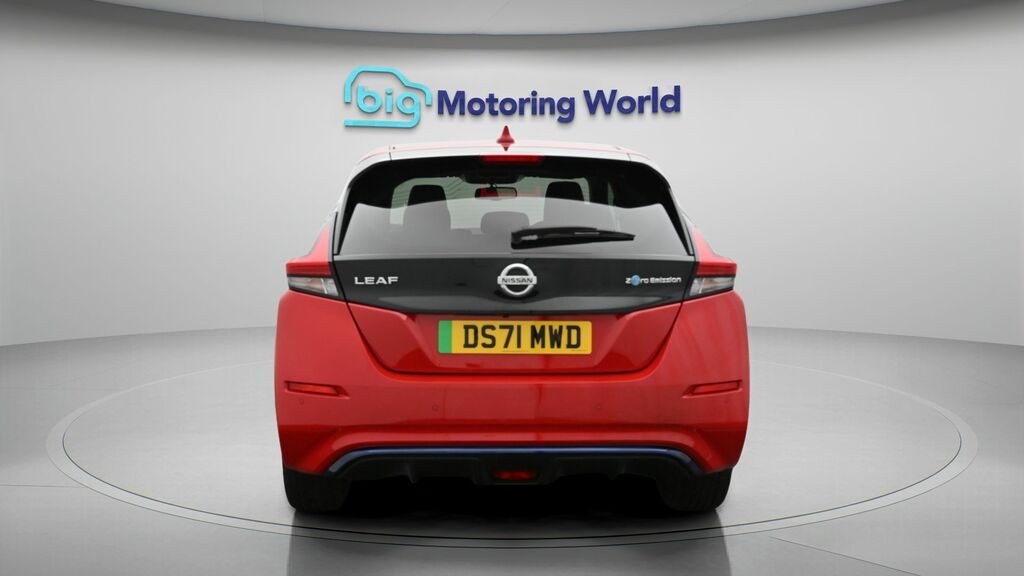 Nissan Leaf Tekna Red #6