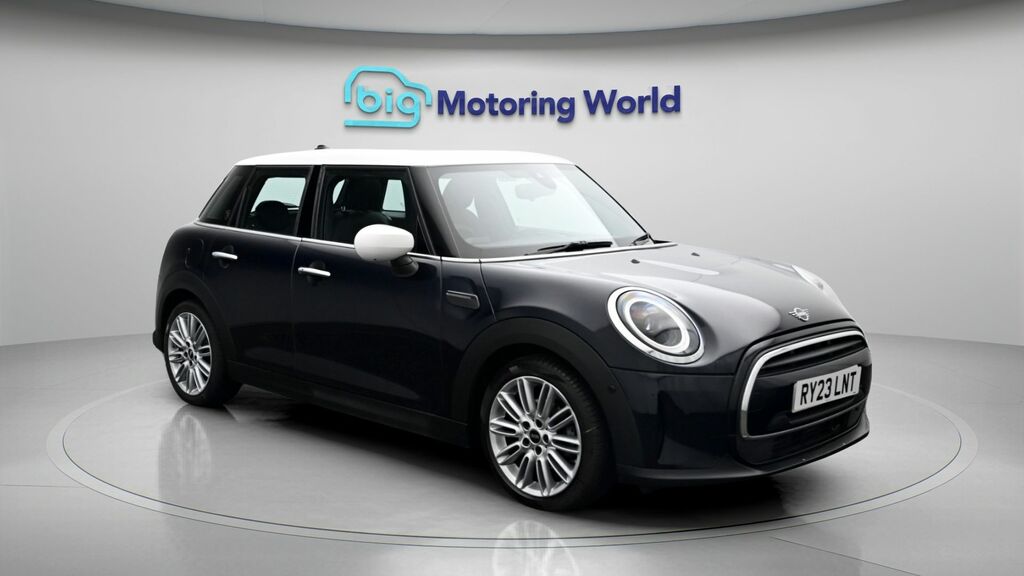 Mini Hatch Cooper Exclusive Black