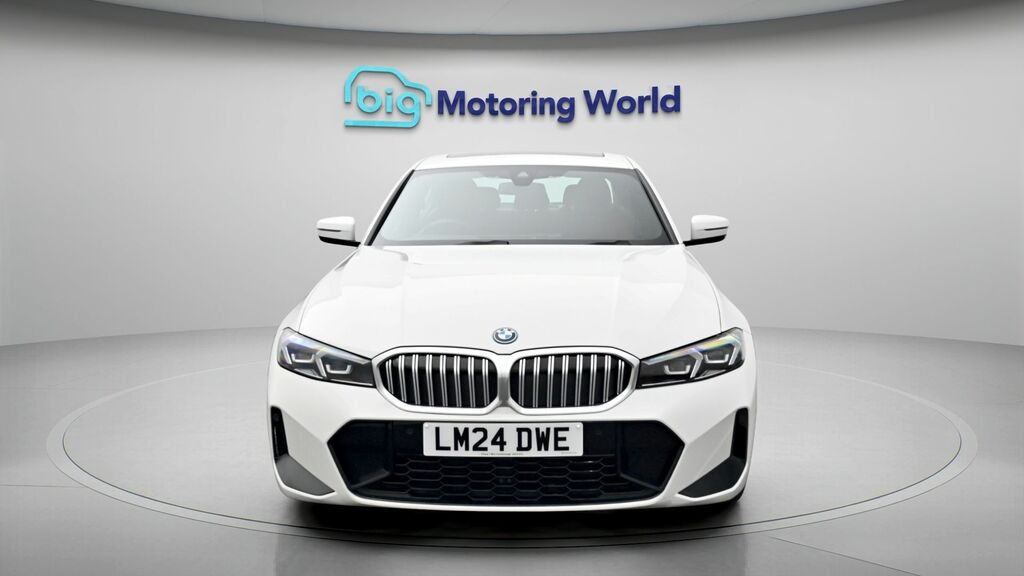 BMW 3 Series M Sport White #2