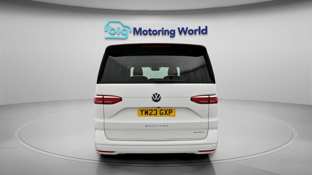 Volkswagen Multivan Style White #6
