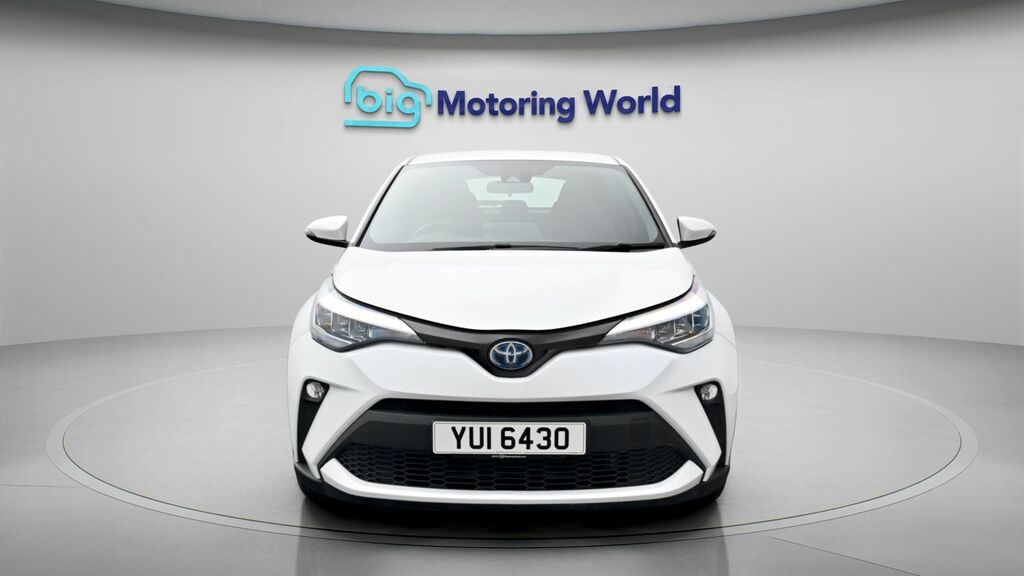 Toyota C-Hr Icon YUI6430 White #2