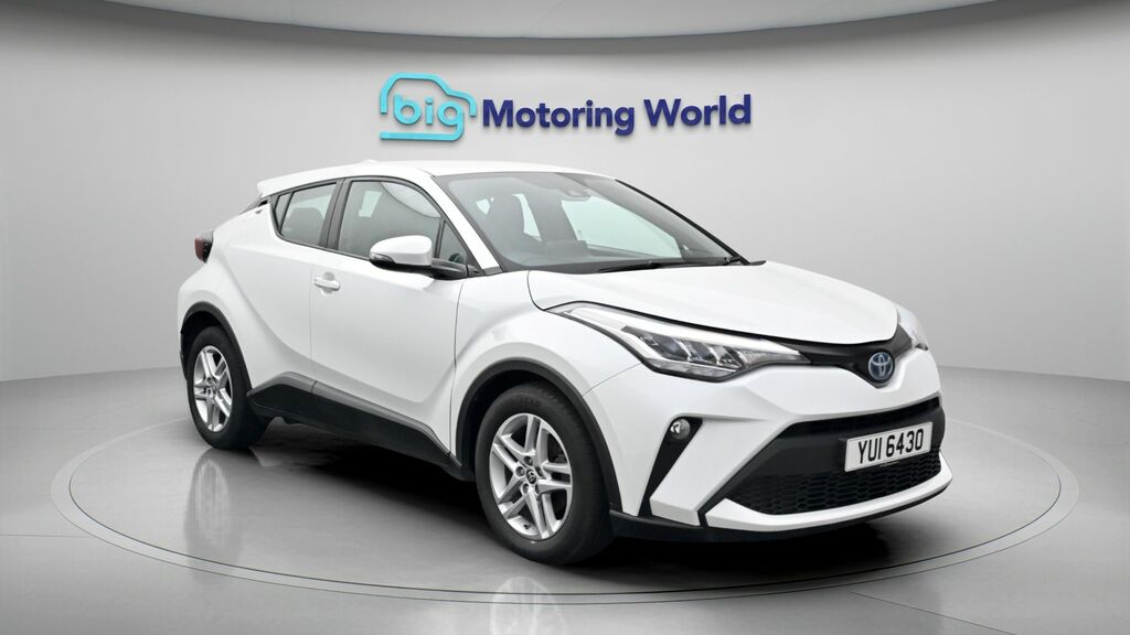 Toyota C-Hr Icon YUI6430 White