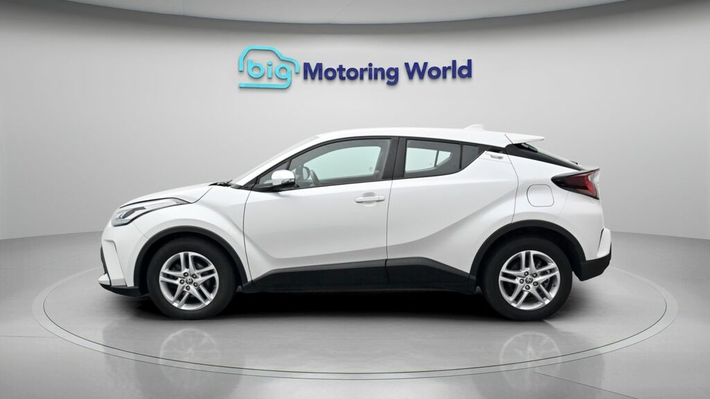 Toyota C-Hr Icon YUI6430 White #4