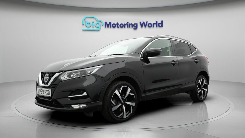 Nissan Qashqai Tekna Black #3