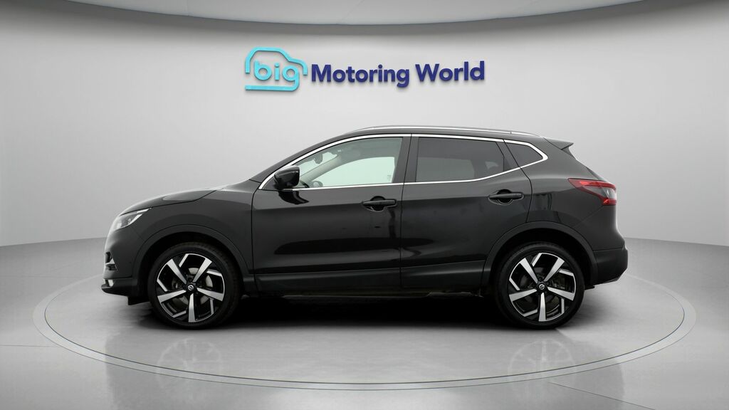 Nissan Qashqai Tekna Black #4