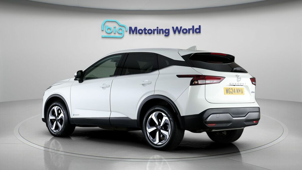Nissan Qashqai N-connecta WG24MYA White #5