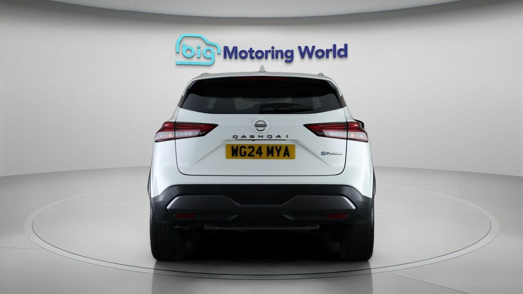 Nissan Qashqai N-connecta WG24MYA White #6