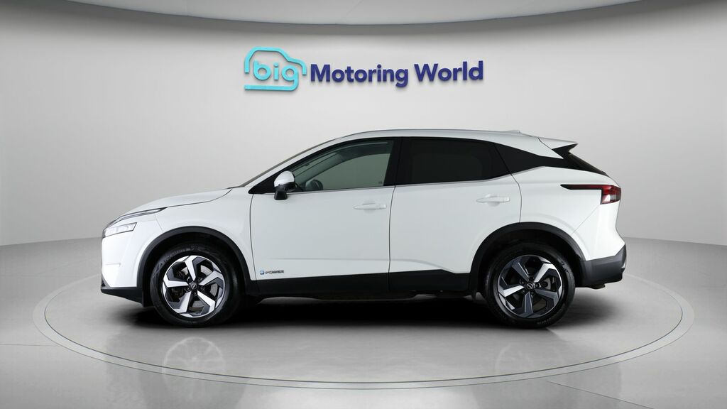 Nissan Qashqai N-connecta WG24MYA White #4