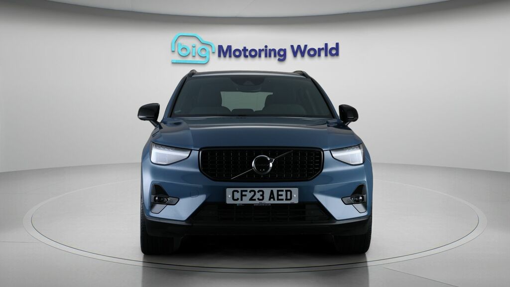 Volvo XC40 Plus Blue #2