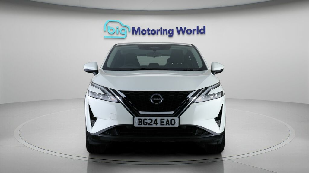Nissan Qashqai Acenta Premium BG24EAO White #2