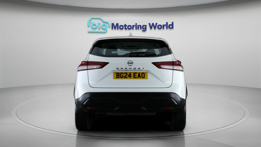 Nissan Qashqai Acenta Premium BG24EAO White #6